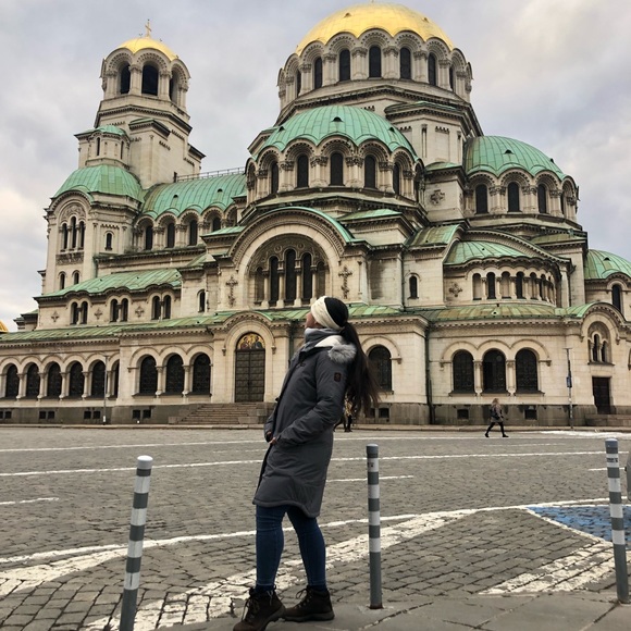 Meet your Posher, Gabby - Picture 2 of 5